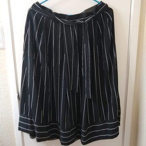 Banana Republic black/white midi skirt NWT Size 8